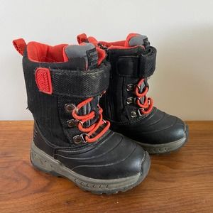 CARTERS l Black & Red Snowboots Size 6